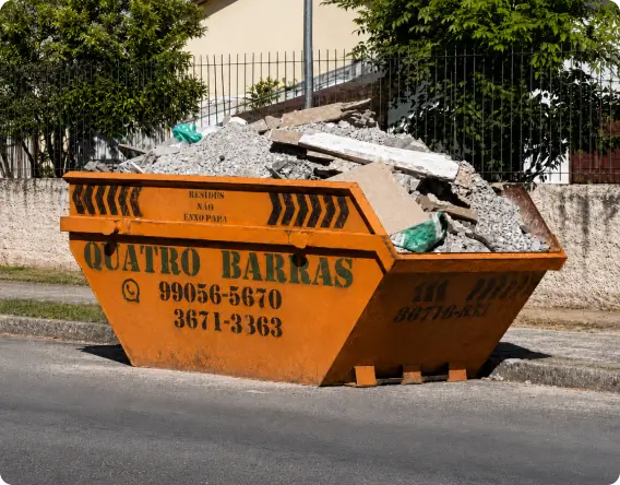 Caçamba Quatro Barras em obra